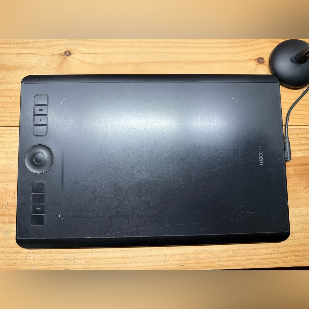 GUC Wacom Intuos Pro Tablet, Model PTH-660 - Picture 2 of 6